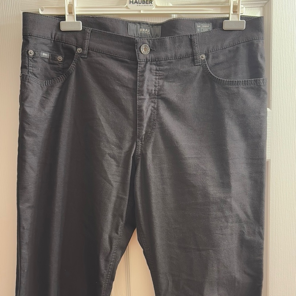 Slim Black Jeans with Smooth Texture and Zipper Fly